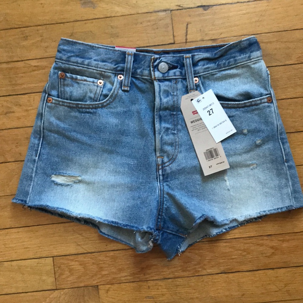 Levi’s wedgie fit Jean shorts